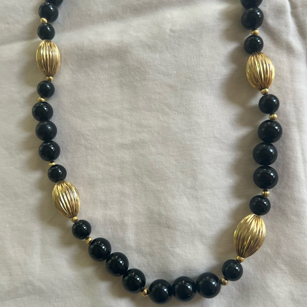 Vintage black and gold bead necklace - Picture 4 of 8